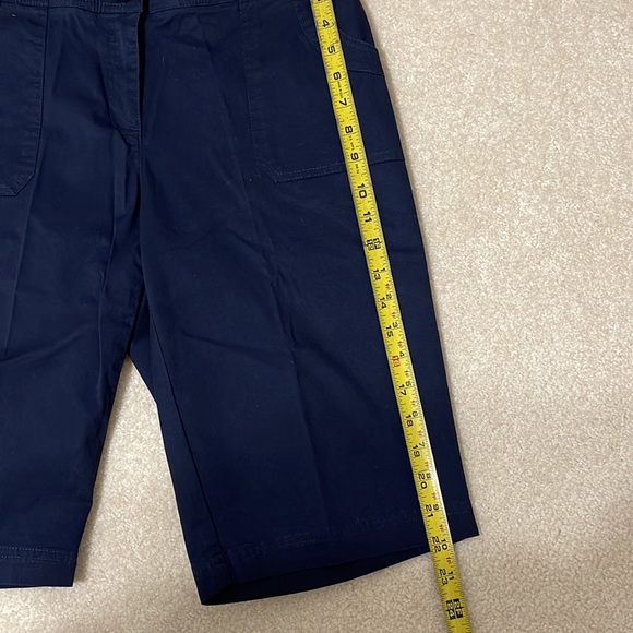 Counterparts Bermuda shorts 6. 2 front overlay pockets and two pockets in back. - Picture 3 of 8